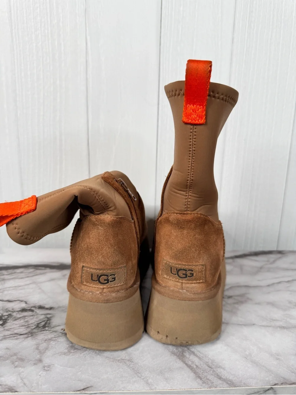 UGG Classic Dipper Platform Boots in Chestnut